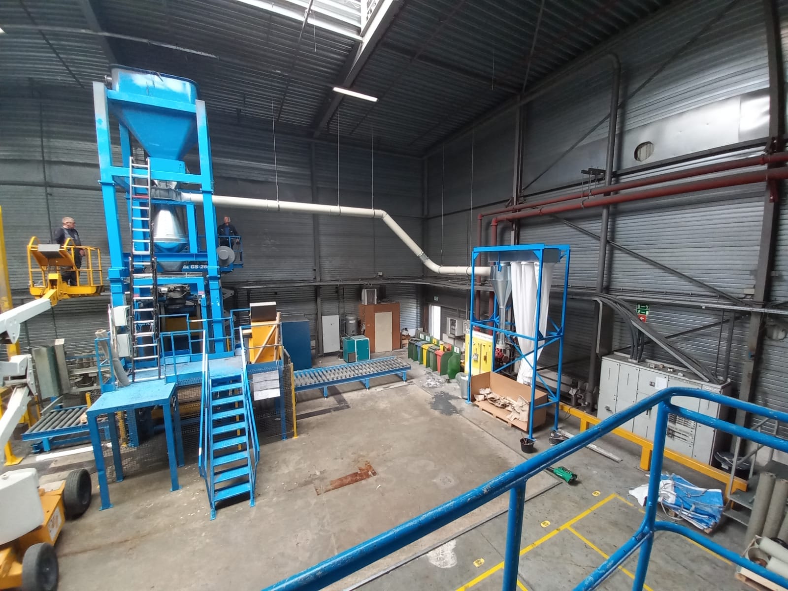 Voorreiniger met cyclooninstallatie voor kunststof recycling en compounding bedrijf